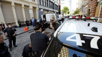 ΗΠΑ: Τουλάχιστον πέντε αστυνομικοί τραυματίστηκαν στις διαδηλώσεις για τον θάνατο του G. Floyd