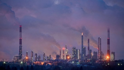 ΗΠΑ: Οι κυρώσεις κατά της Μόσχας παραμένουν αλλά δίνεται άδεια για αγορά ρωσικού πετρελαίου από την Ινδία