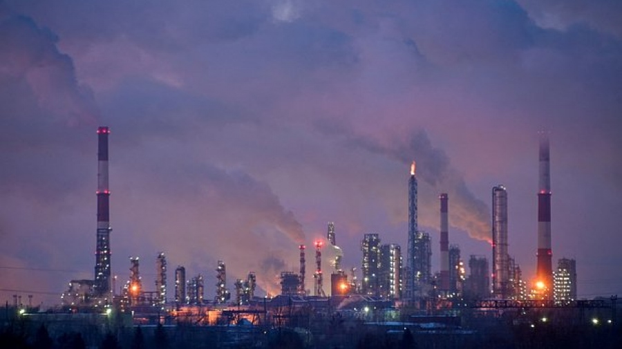 ΗΠΑ: Οι κυρώσεις κατά της Μόσχας παραμένουν αλλά δίνεται άδεια για αγορά ρωσικού πετρελαίου από την Ινδία