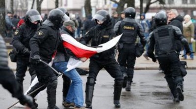 Ένταση στη Λευκορωσία: 125 συλλήψεις διαδηλωτών στην πρωτεύουσα Μινσκ