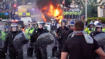 Η Ευρώπη είναι μια πυριτιδαποθήκη έτοιμη να εκραγεί - Οι λαοί αντιδρούν απέναντι στους μετανάστες, τη woke παράνοια και τις ελίτ