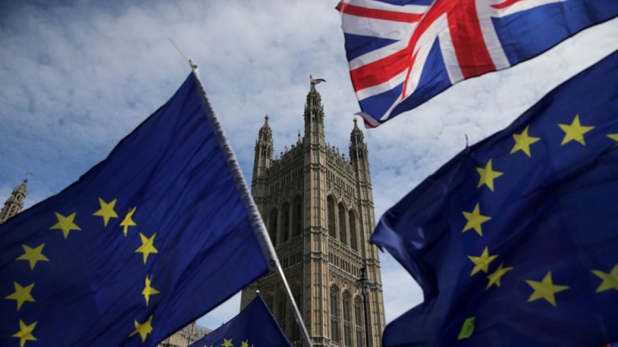 Βρετανία: Άρχισαν οι αιτήσεις «μόνιμης κατοικίας» μέσω κινητού για τους Ευρωπαίους πολίτες