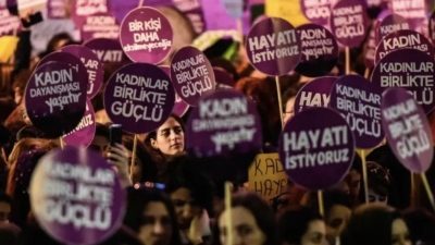 Ανύπαρκτοι οι «ευαίσθητοι» για την ανεξέλεγκτη βία στην Τουρκία – 121 γυναίκες δολοφονήθηκαν με όπλα μέσα σε 9 μήνες