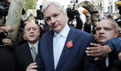 Βρετανία: Ομάδα 70 βουλευτών ζητά την έκδοση του Assange στη Σουηδία και όχι στις ΗΠΑ