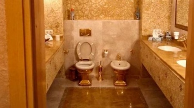 Financial Times: Κρίση διαφθοράς πλήττει την κυβέρνηση Zelensky σε κρίσιμη στιγμή... αποκαλύφθηκαν χρυσή τουαλέτα και σακούλες με μετρητά