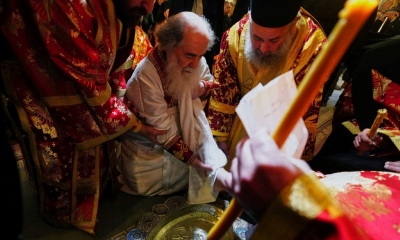 Παρουσία πιστών στην τελετή Αφής του Αγίου Φωτός στα Ιεροσόλυμα - Το Ισραήλ χαλάρωσε τα μέτρα