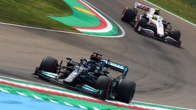 F1: Ακόμη μία pole position για τον Hamilton - Θέλει άλλη μία για τις 100!